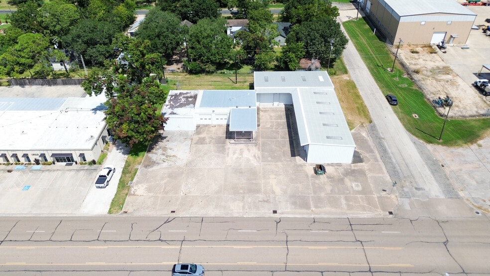 619 E Jackson St, El Campo, TX for sale - Building Photo - Image 3 of 52