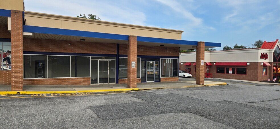 2703-2713 Philadelphia Pike, Claymont, DE à louer - Photo du bâtiment - Image 2 de 8