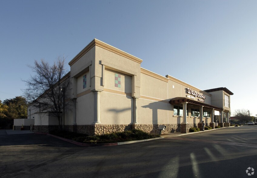 495 E Holt Ave, Pomona, CA à vendre - Photo du bâtiment - Image 3 de 19