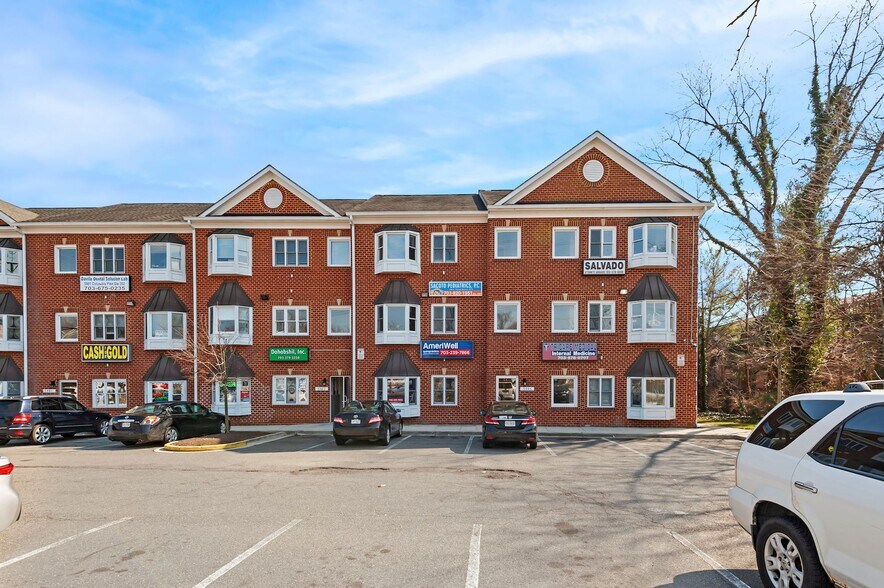 5981-5985 Columbia Pike, Falls Church, VA à vendre - Photo du bâtiment - Image 2 de 8