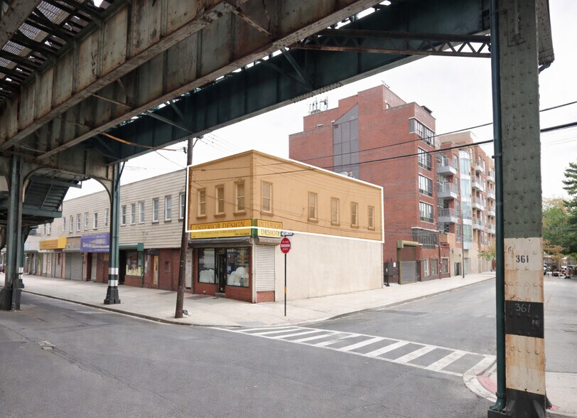 2281 Mcdonald Ave, Brooklyn, NY à louer - Photo du bâtiment - Image 2 de 2