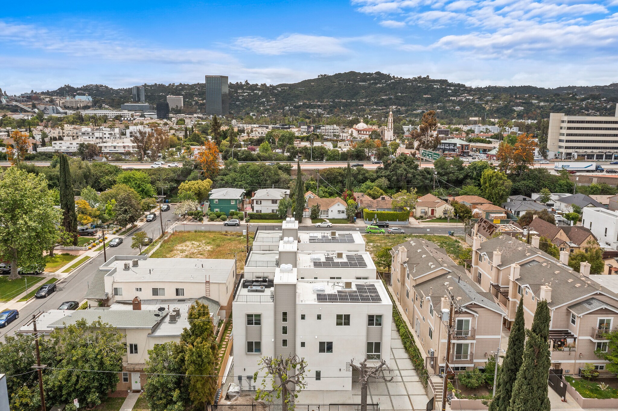 10742 Hortense St, North Hollywood, CA à vendre Photo principale- Image 1 de 1