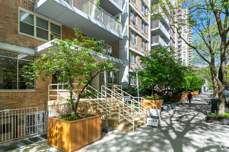 50 W 93rd St, New York, NY for lease - Building Photo - Image 1 of 1