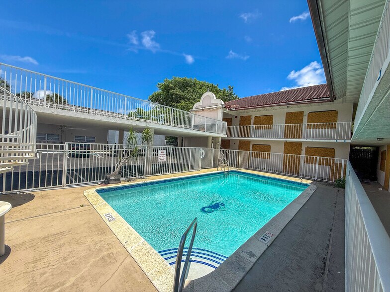 1528 S Federal Hwy, Lake Worth, FL à vendre - Photo du bâtiment - Image 2 de 10