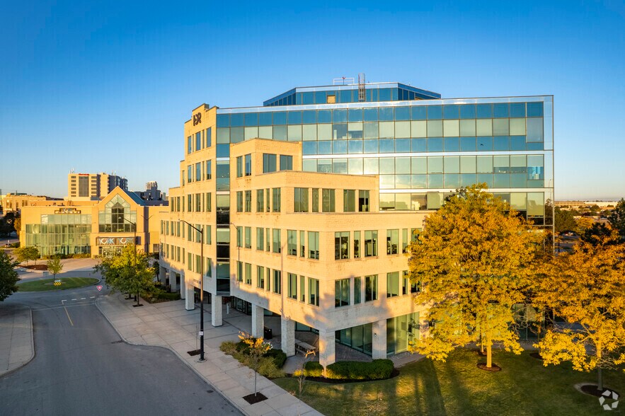100 York Blvd, Richmond Hill, ON à louer - Photo du bâtiment - Image 3 de 14