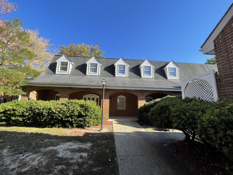 11325 Pembrooke Sq, Waldorf, MD for sale - Building Photo - Image 1 of 5