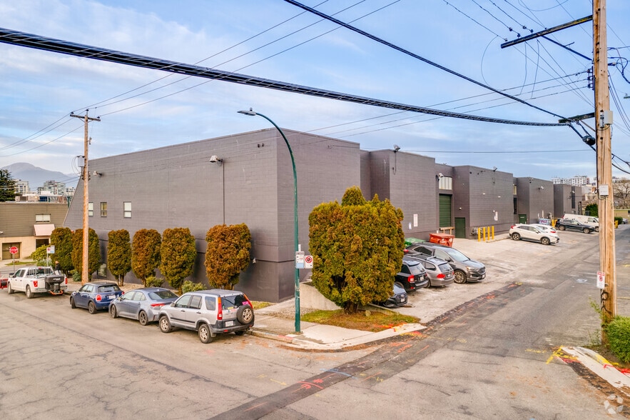 232 7th Av W, Vancouver, BC à vendre - Photo du bâtiment - Image 3 de 6