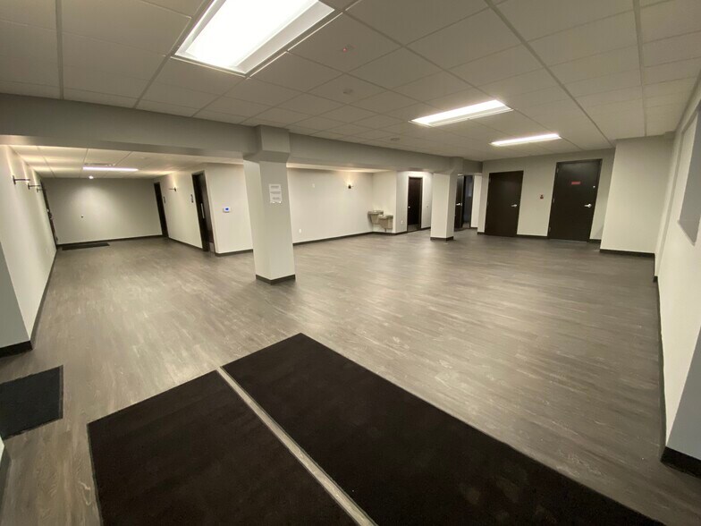 1925 Breton Rd SE, Grand Rapids, MI à louer - Photo intérieure - Image 3 de 3