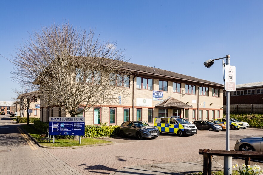 2 Wenman Rd, Thame for sale - Primary Photo - Image 1 of 7