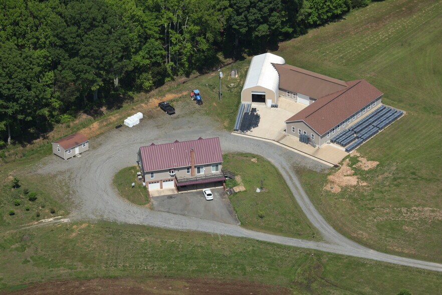 1080 Magnolia Springs Rd, Fredericksburg, VA à vendre - Photo du bâtiment - Image 2 de 11