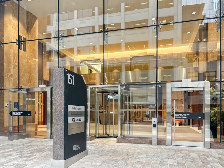 151 Yonge St, Toronto, ON à louer - Photo du bâtiment - Image 2 de 14