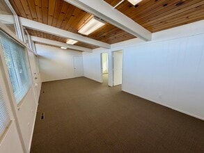 885 N San Antonio Rd, Los Altos, CA for lease Interior Photo- Image 1 of 8