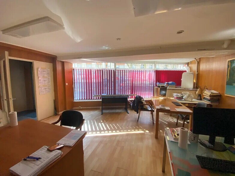 Retail in Paris for sale - Interior Photo - Image 2 of 4