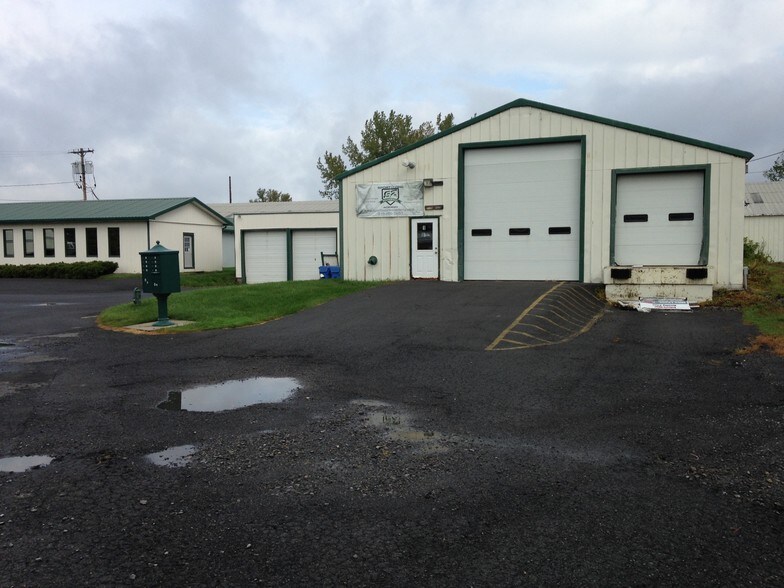 304 W Second St, East Syracuse, NY à louer - Photo du bâtiment - Image 2 de 24