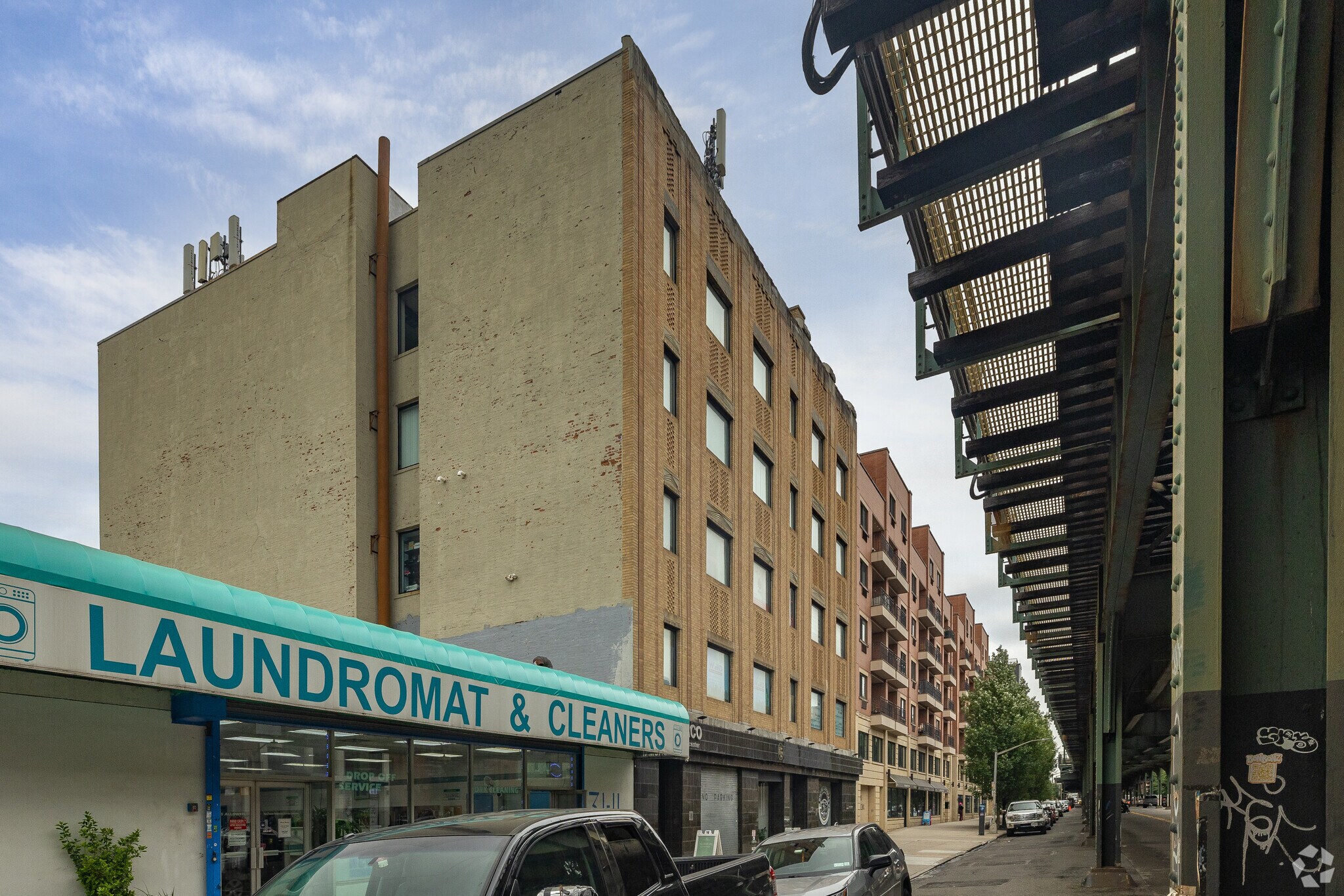 31-21 31st St, Long Island City, NY for lease Primary Photo- Image 1 of 37