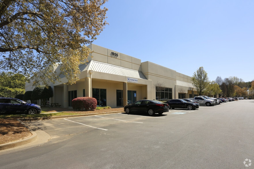 1955 Evergreen Blvd, Duluth, GA for lease - Building Photo - Image 1 of 9