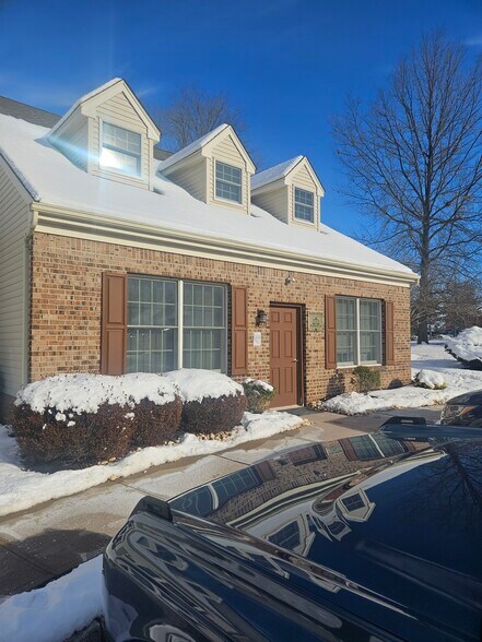 104 Towne Centre Dr, Hillsborough, NJ à vendre - Photo principale - Image 1 de 1