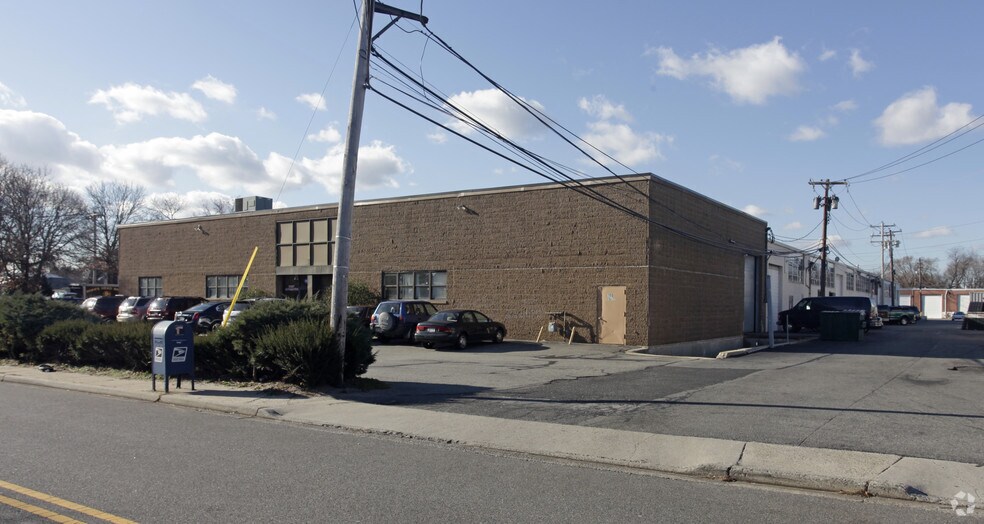 174-180 Miller Pl, Hicksville, NY à louer - Photo du bâtiment - Image 1 de 21