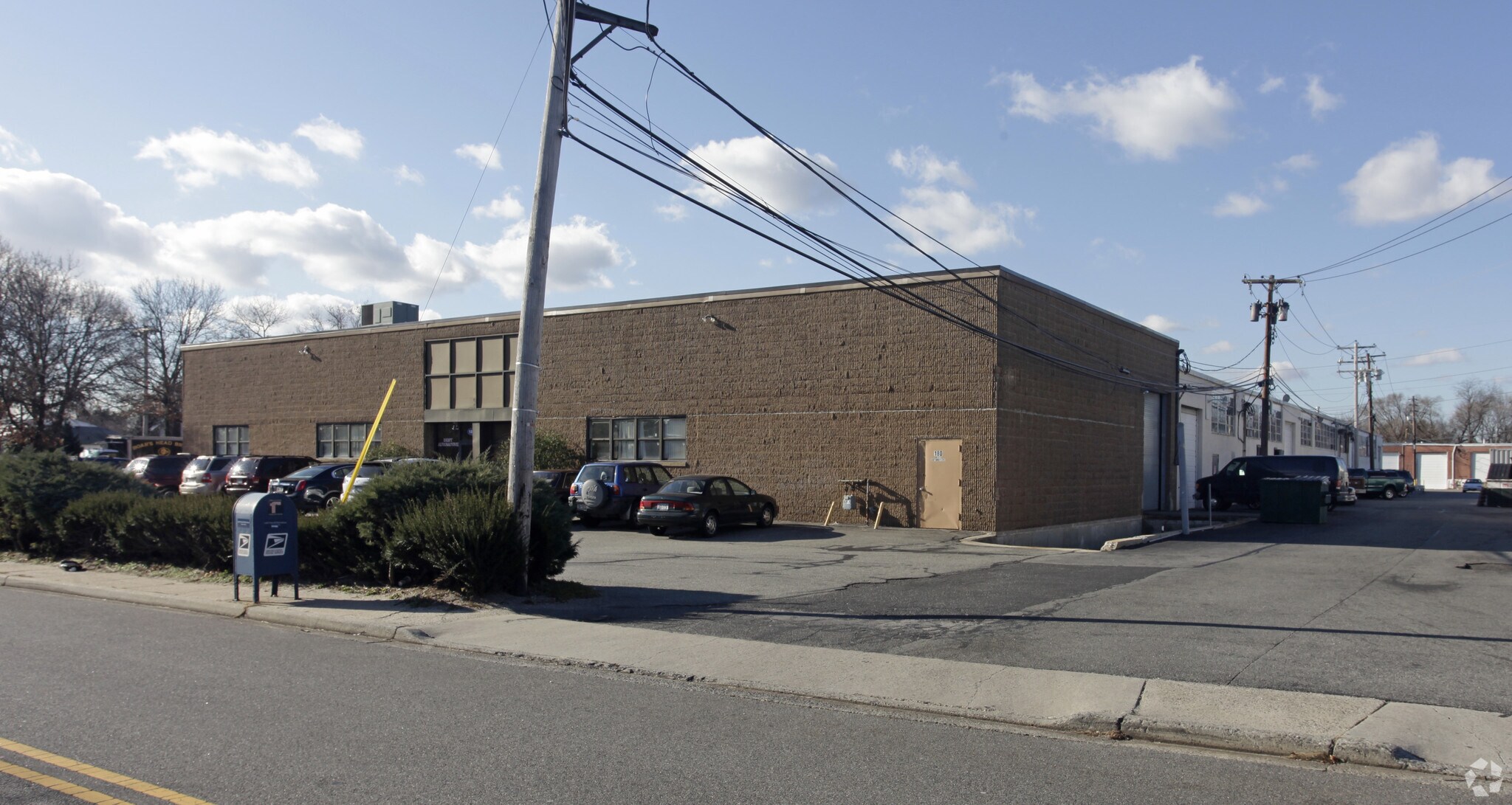 174-180 Miller Pl, Hicksville, NY à louer Photo du bâtiment- Image 1 de 22