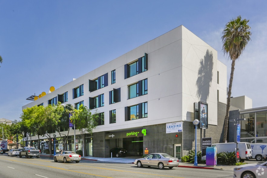 8350-8358 Santa Monica Blvd, West Hollywood, CA for lease - Primary Photo - Image 1 of 40