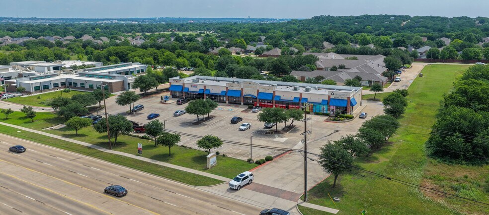 801 S Main St, Keller, TX à louer - Photo du bâtiment - Image 2 de 8