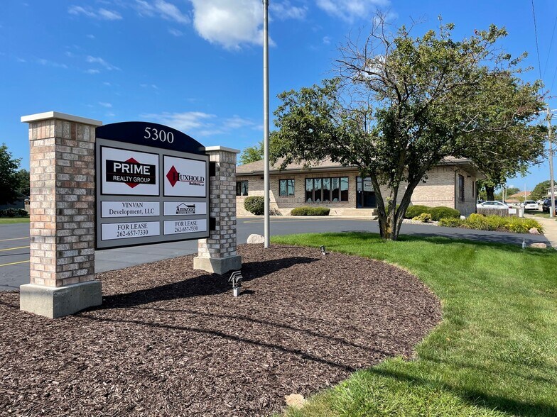 5300 Green Bay Rd, Kenosha, WI à louer - Photo du bâtiment - Image 1 de 24