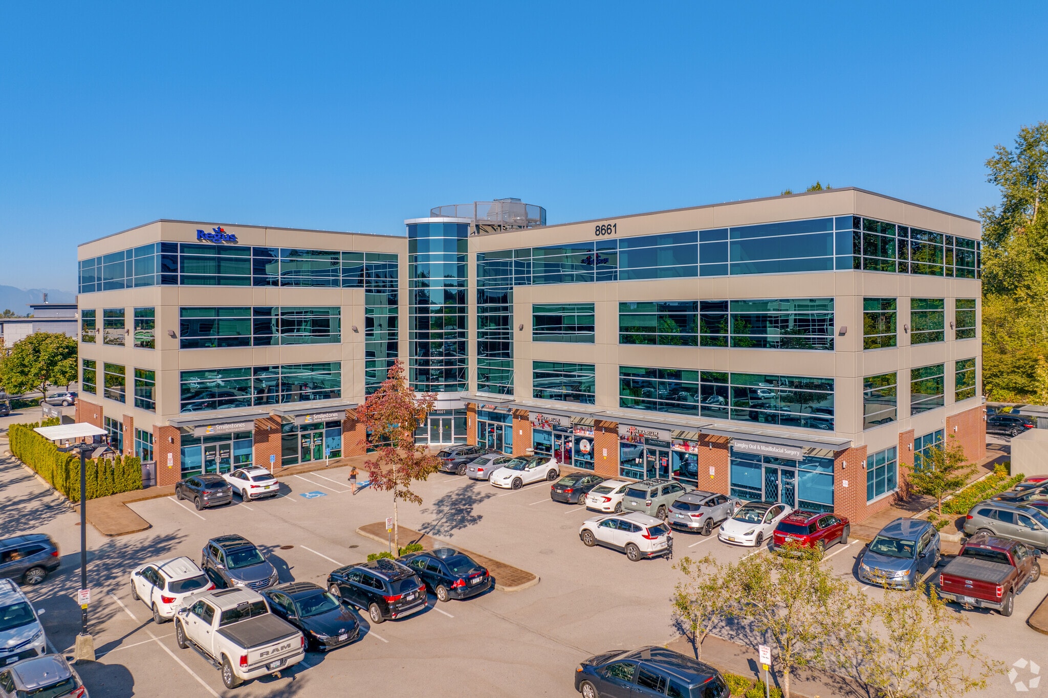 8661 201st St, Langley Twp, BC à louer Photo du bâtiment- Image 1 de 5