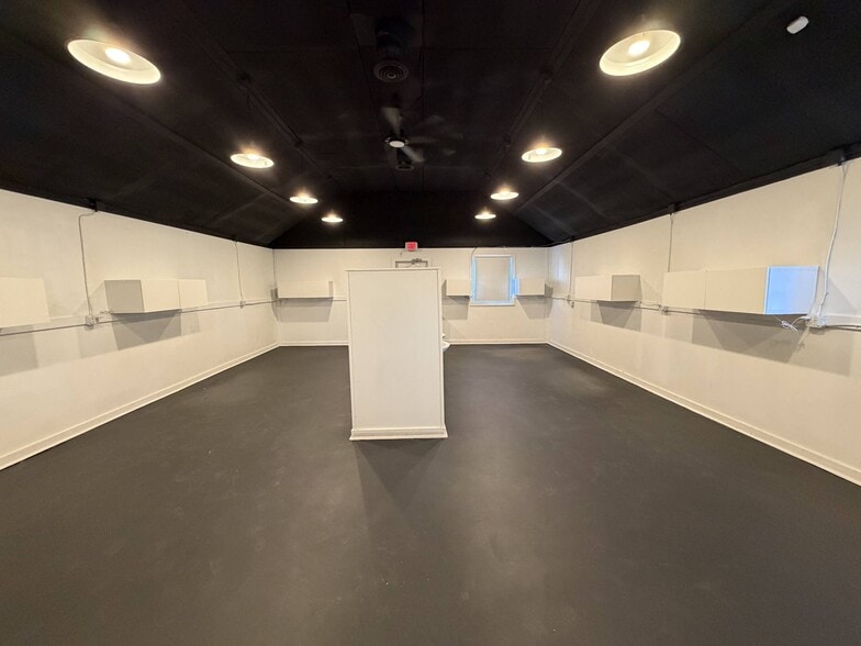 5759 Princess Anne Rd, Virginia Beach, VA for lease - Interior Photo - Image 2 of 11