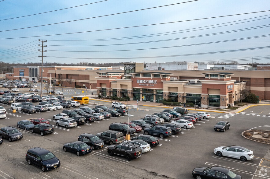 112 Eisenhower Pky, Livingston, NJ for lease - Building Photo - Image 2 of 11