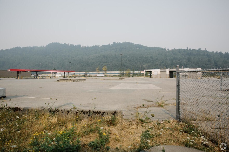 7985 Lickman Rd, Chilliwack, BC for sale - Building Photo - Image 1 of 2