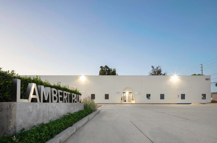 651 S Palm St, La Habra, CA à louer - Photo du bâtiment - Image 3 de 7