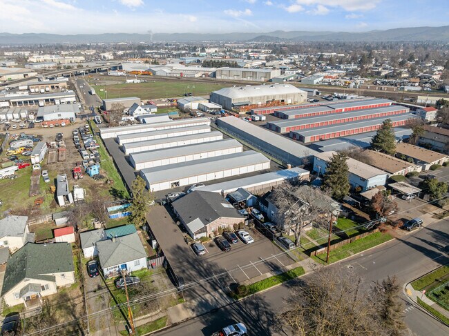 More details for 402 W Clark St, Medford, OR - Specialty for Sale