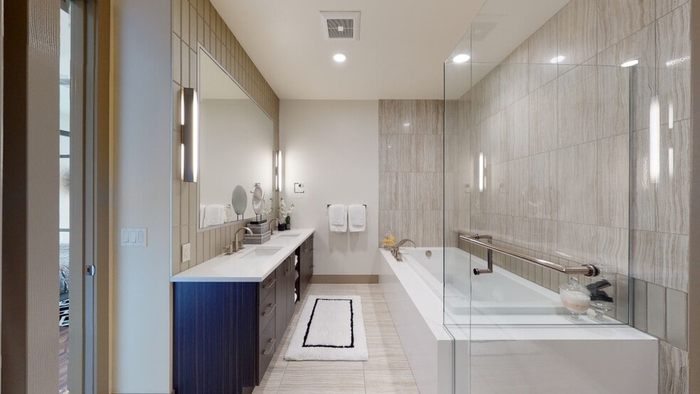 2015 2nd Ave, Seattle, WA for lease - Building Photo - Image 3 of 25