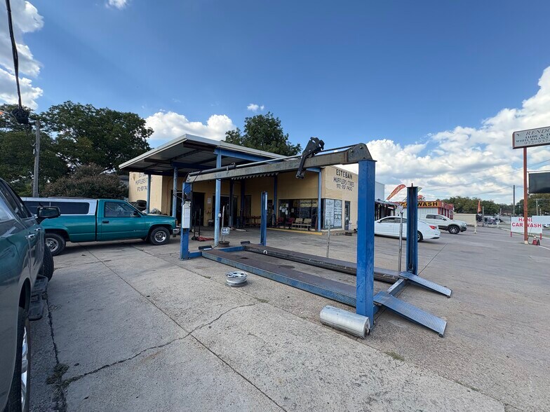 400 Water St, Waxahachie, TX à vendre - Photo principale - Image 1 de 5