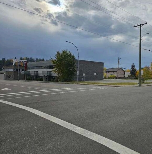 1577 7th Av, Prince George, BC à louer - Photo du bâtiment - Image 3 de 8