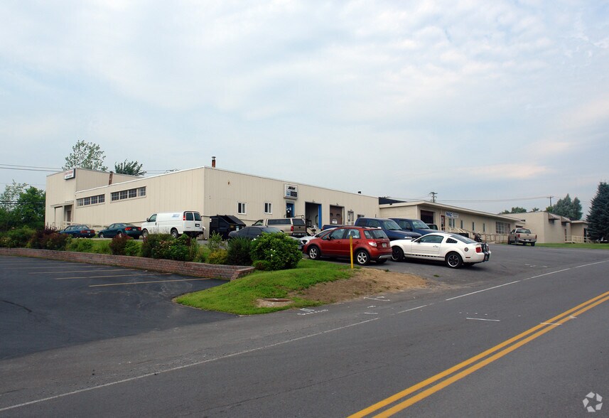 20-24 Trade Rd, Plattsburgh, NY à louer - Photo du bâtiment - Image 2 de 8