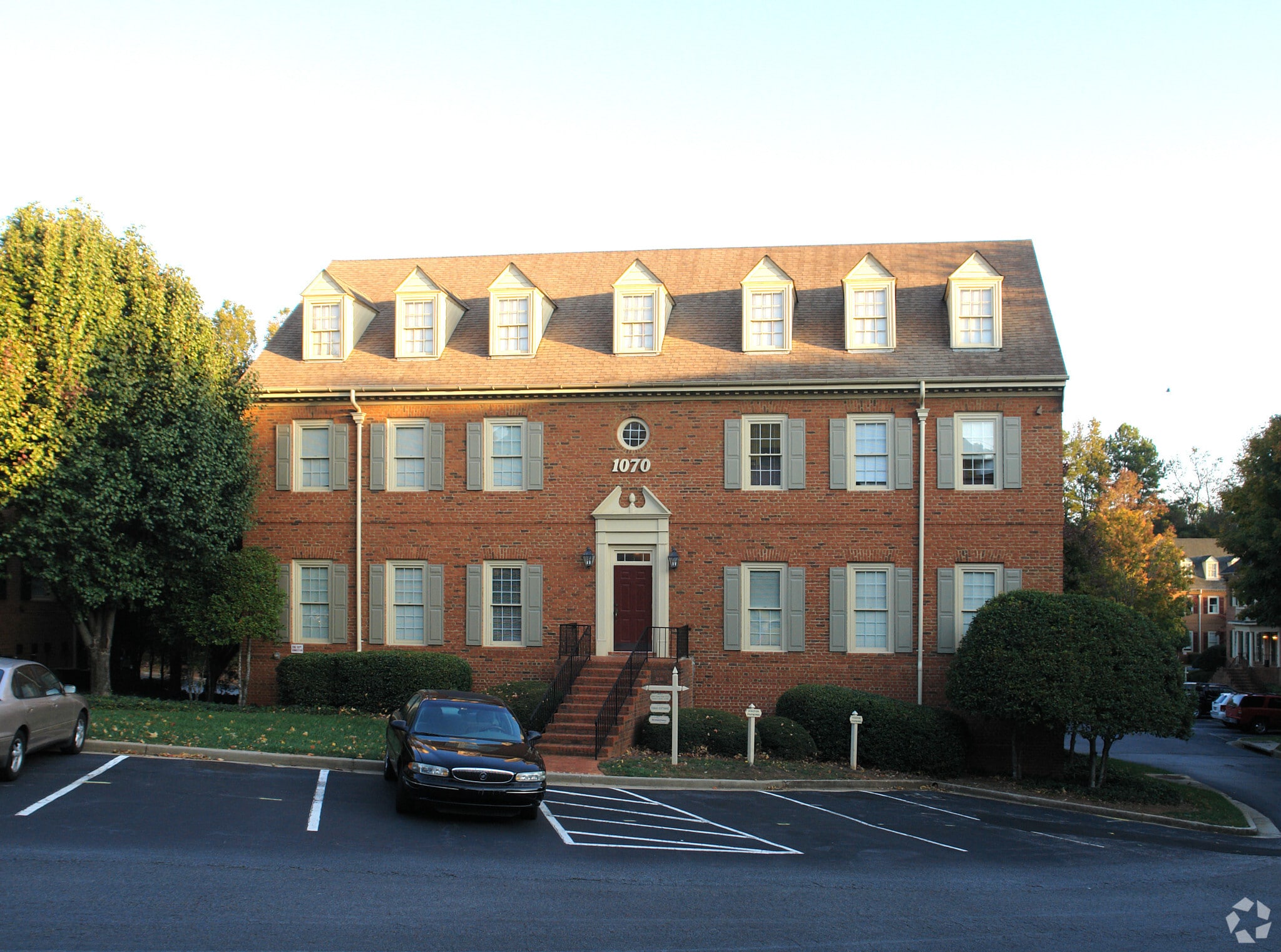 1070 Cambridge Sq, Alpharetta, GA for sale Primary Photo- Image 1 of 11