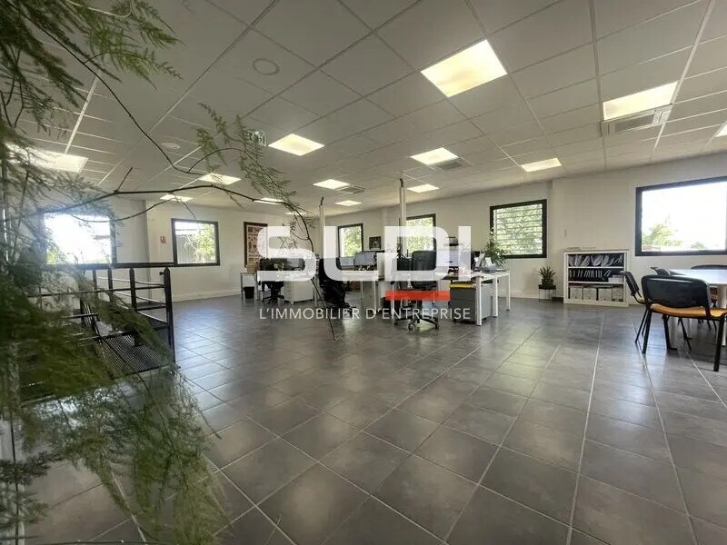 Flex in Saint-Priest for lease Interior Photo- Image 1 of 3