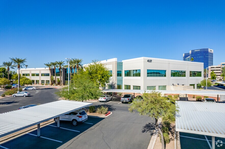 4127 E Van Buren St, Phoenix, AZ à louer - Photo du bâtiment - Image 1 de 4