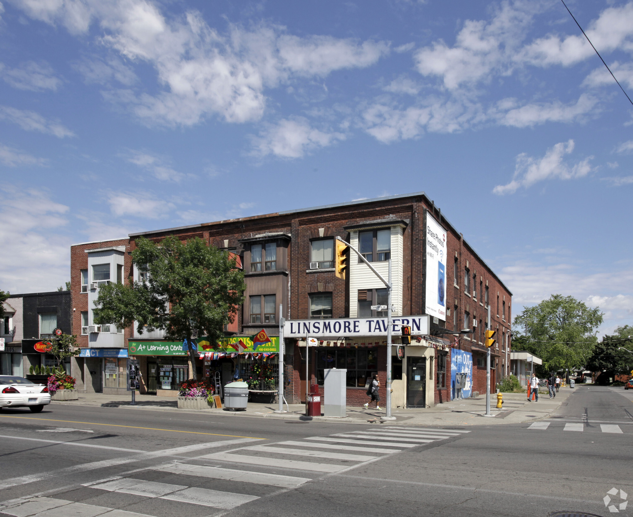 1298-1290 Danforth Ave, Toronto, ON à vendre Photo principale- Image 1 de 1