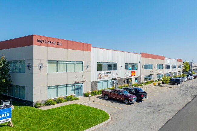 Plus de détails pour 10672 46th St SE, Calgary, AB - Flex à vendre