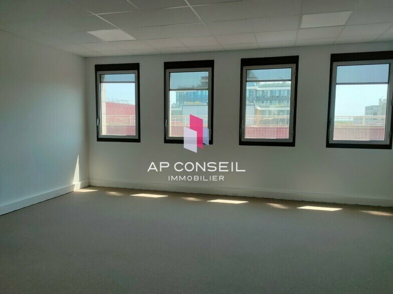 Bureau dans Montigny-le-Bretonneux à vendre - Photo intérieure - Image 3 de 5