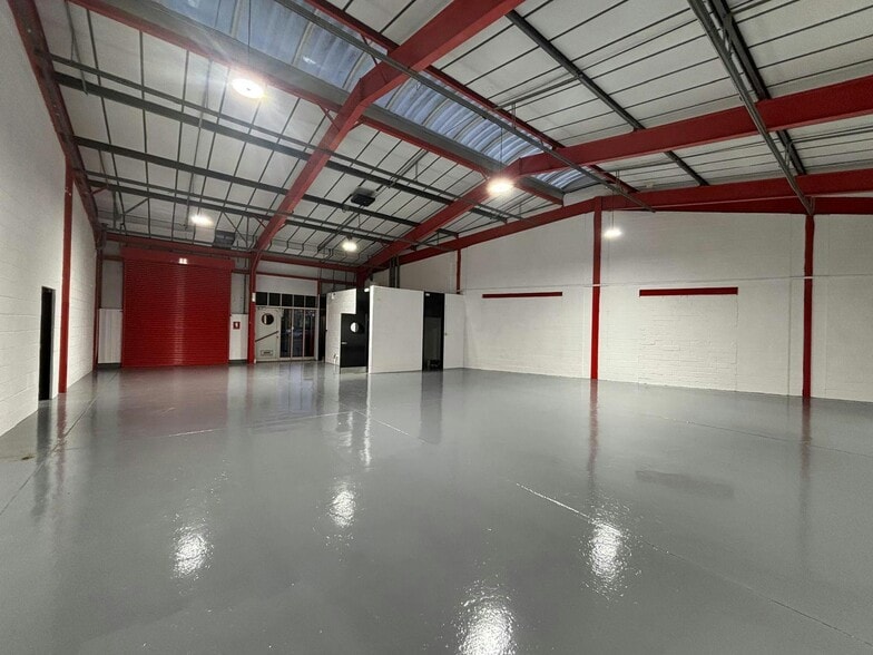 10 North Ave, Clydebank for lease - Interior Photo - Image 3 of 7