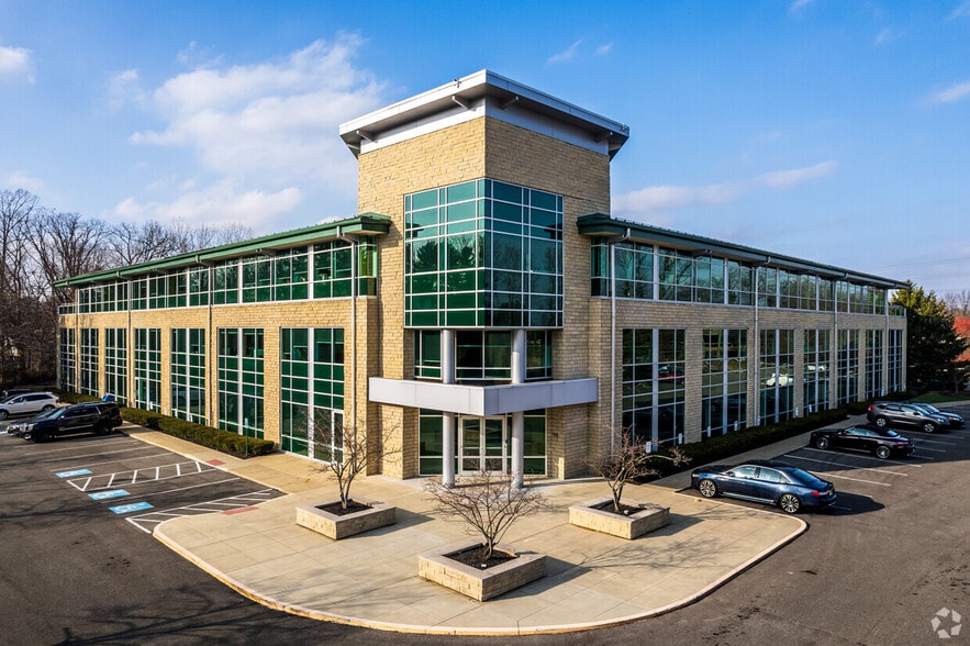 7100 E Pleasant Valley Rd, Independence, OH for lease - Primary Photo - Image 1 of 15