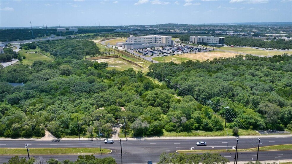 5215 Rogers Rd, San Antonio, TX à vendre - Photo du bâtiment - Image 2 de 9
