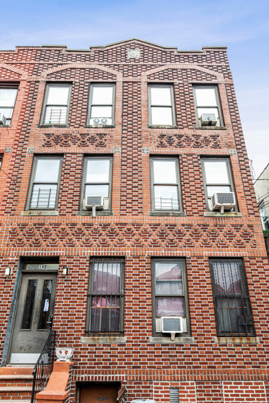 142 E 52nd St, Brooklyn, NY for sale - Primary Photo - Image 1 of 1