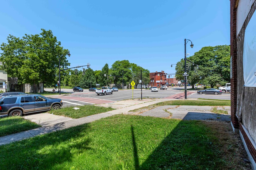 4322 Lake Ave, Rochester, NY for sale - Building Photo - Image 2 of 9