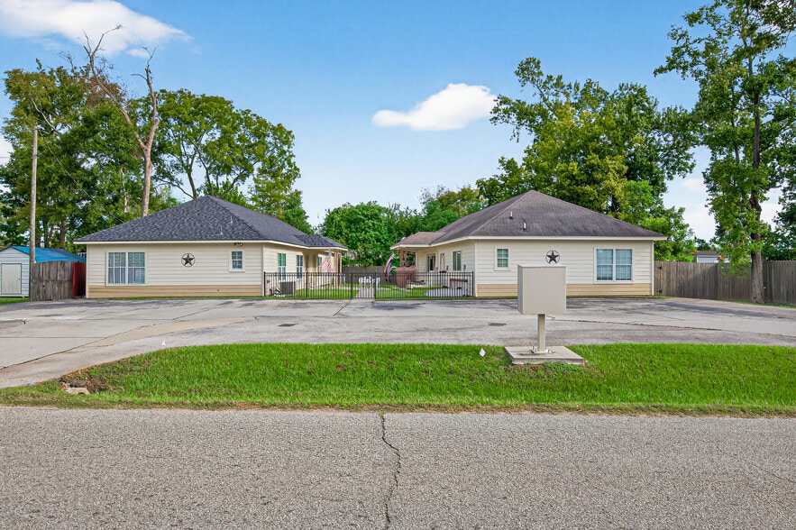 104 Longstreet Rd, Willis, TX à vendre - Photo du bâtiment - Image 2 de 16