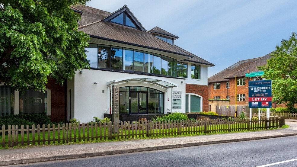 Guildford Rd, Leatherhead à louer - Photo du bâtiment - Image 2 de 2