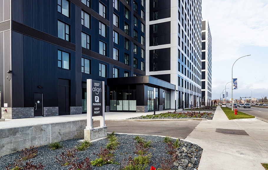 2537 Pembina Hwy, Winnipeg, MB à louer - Photo du bâtiment - Image 3 de 7